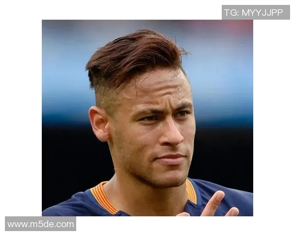 足球明星男生发型大揭秘时尚潮流与个性风格的完美结合